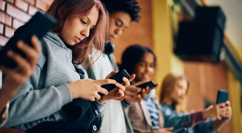 Lo que las redes sociales NO quieren que sepas: Cómo están reprogramando el cerebro de los adolescentes