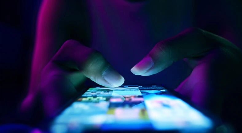 Lo que las redes sociales NO quieren que sepas: Cómo están reprogramando el cerebro de los adolescentes